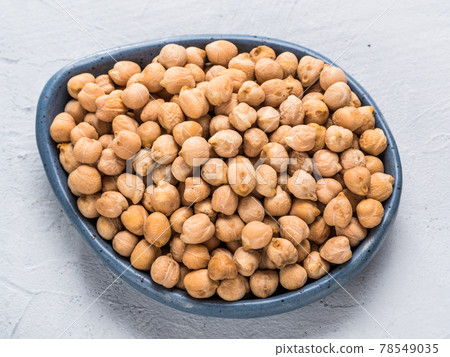 raw chickpea close up raw chickpea close up 78549035