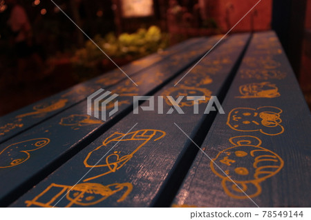 Table doodle 78549144