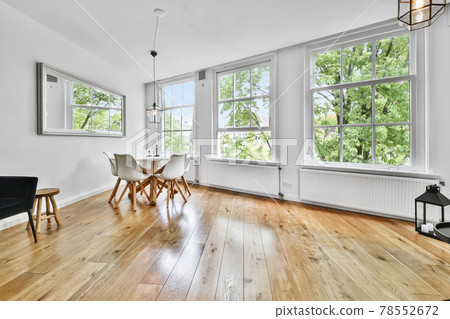 Spacious light room Spacious light room 78552672