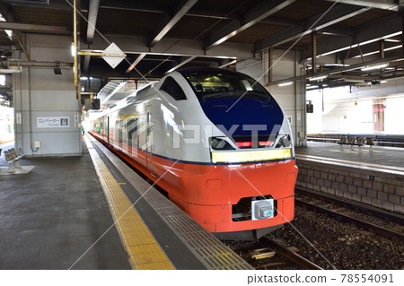 秋田E751系列特急津輕號在JR秋田站停靠 78554091