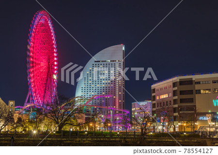 [Yokohama night view of Cosmo World and Continental Hotel] 78554127