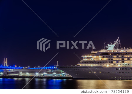 [Osanbashi Pier and Yokohama Bay Bridge] 78554129