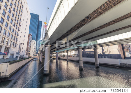 [Under the elevated expressway of Nihonbashi] 78554184
