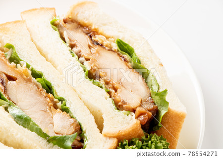 紅燒雞肉三明治的特寫。 紅燒雞肉三明治的特寫。 78554271