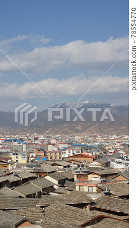 bird view of shangri la old town Dukezong old city, in Yunnan province before fire bird view of shangri la old town Dukezong old city, in Yunnan province before fire 78554770