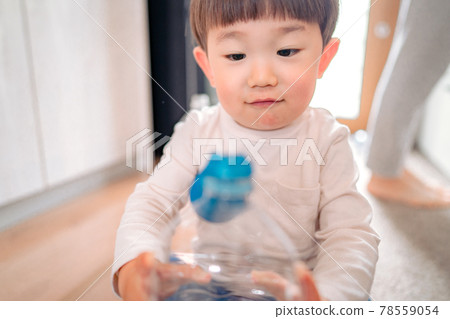 PET bottles and boys 78559054
