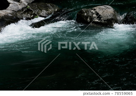 A beautiful river with a transparent deep green color 78559065