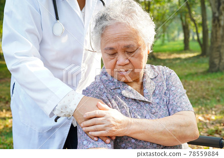 Doctor help and care Asian senior or elderly old lady woman patient sitting on wheelchair at nursing hospital ward : healthy strong medical concept . 78559884