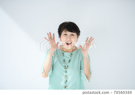 驚奇的資深婦女驚奇 驚奇的資深婦女驚奇 78560389