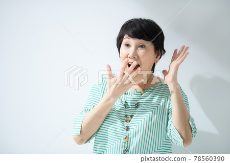 Surprised senior woman surprised Surprised senior woman surprised 78560390