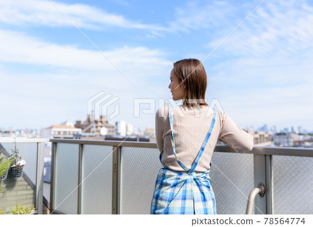 Housewife in her 20s 78564774