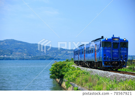 The blue sea of Omura Bay and "Sea Side Liner" (JR Kyushu) 78567921
