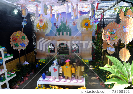 PUTRAJAYA, MALAYSIA -MAY 30, 2016: Small pocket garden made from mix of recycle material and mix of flower at Floria Garden, Putrajaya, Malaysia. PUTRAJAYA, MALAYSIA -MAY 30, 2016: Small pocket garden made from mix of recycle material and mix of flower at Floria Garden, Putrajaya, Malaysia. 78568191