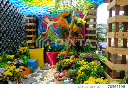 PUTRAJAYA, MALAYSIA -MAY 30, 2016: Small pocket garden made from mix of recycle material and mix of flower at Floria Garden, Putrajaya, Malaysia. PUTRAJAYA, MALAYSIA -MAY 30, 2016: Small pocket garden made from mix of recycle material and mix of flower at Floria Garden, Putrajaya, Malaysia. 78568196