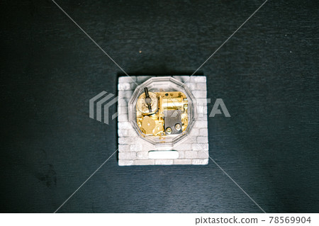 Music box (directly above, bird's-eye view) 78569904
