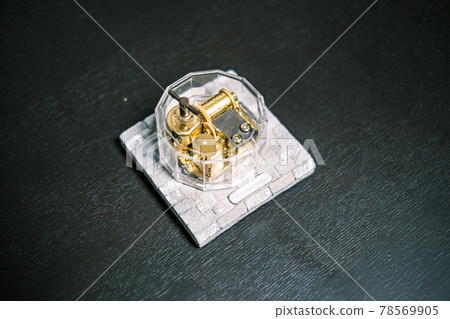 Music box (overhead view) Music box (overhead view) 78569905