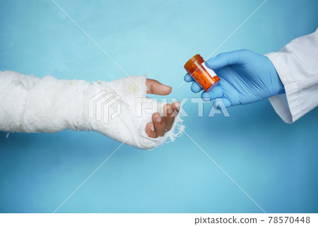 doctor recommend medicine for injured painful hand with bandage doctor recommend medicine for injured painful hand with bandage 78570448