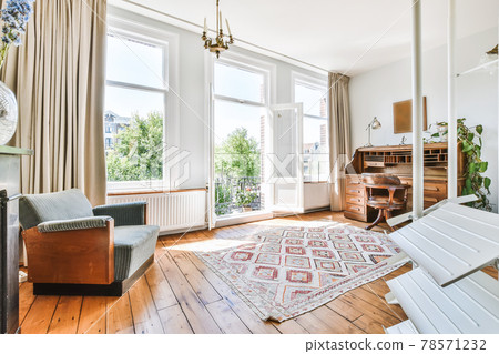 Spasious room interior Spasious room interior 78571232
