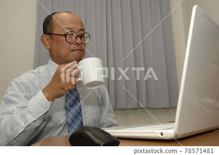 Middle-aged man working on a computer 78571481