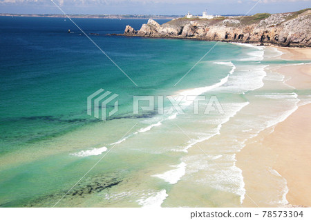 amazing beach of Camaret Sur Mer 78573304