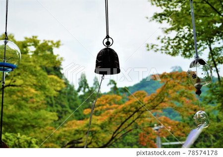 聲音很好的鐵製風鈴、貓頭鷹寺、佐葉町平福的公明寺、夏季傳統、風鈴節 聲音很好的鐵製風鈴、貓頭鷹寺、佐葉町平福的公明寺、夏季傳統、風鈴節 78574178
