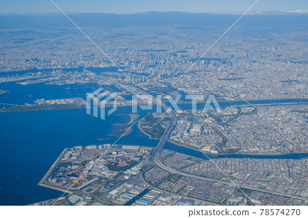 Cityscape from the sky above Tokyo Cityscape from the sky above Tokyo 78574270