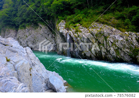 Shikoku, Oboke Koboke, Oboke's dynamic image of the Yoshino River flowing with white splashes, Miyoshi City, Tokushima Prefecture (7) Shikoku, Oboke Koboke, Oboke's dynamic image of the Yoshino River flowing with white splashes, Miyoshi City, Tokushima Prefecture (7) 78576082