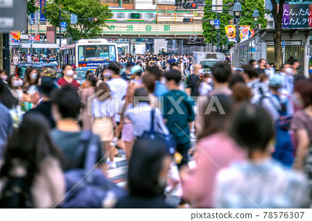 Tokyo cityscape of Japan June ・ Threat people flow. View of Shibuya Scramble Crossing (in the back of the screen) from Dogenzaka = June 12 78576307