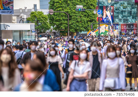 日本東京城市景觀 6 月 ・ 威脅人流。從澀谷中心街看澀谷爭奪十字路口 = 6 月 12 日 78576406