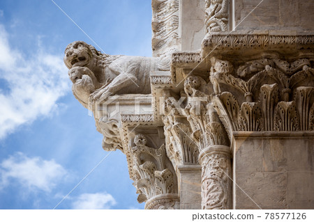 Lucca (tuscany, italy). Detail of the facade of the cathedral of San Martino Lucca (tuscany, italy). Detail of the facade of the cathedral of San Martino 78577126