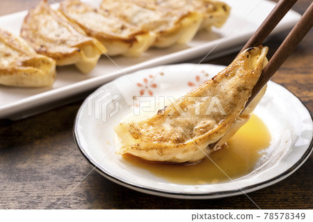 Pan-fried gyoza 78578349