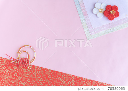 Red and white plum blossoms and chiyogami Japanese-style frame 78580063