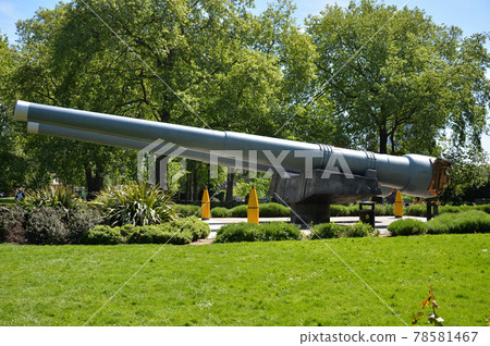 Imperial War Museum, London, battleship gun 78581467