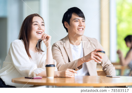 女咖啡館約會情侶情侶 78583517
