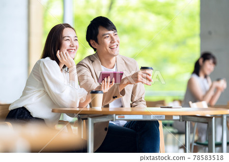 女咖啡館約會情侶情侶 78583518