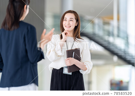 商務商人辦公室休閒辦公室團隊會議 78583520