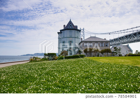 Sonbun Memorial Hall and Akashi Kaikyo Bridge in Kobe Maiko Park in summer Sonbun Memorial Hall and Akashi Kaikyo Bridge in Kobe Maiko Park in summer 78584901