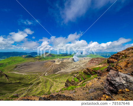 The crater of Nakadake and Sunasenrigahama seen from Mt. Aso 78587646