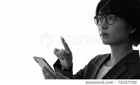 Female silhouette using a smartphone 78587700