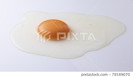 Raw egg  78589070