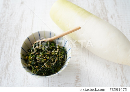 撒上蘿蔔葉,手工製作 撒上蘿蔔葉,手工製作 78591475