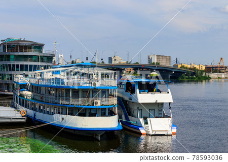 Tourist ships in a river port in Kiev, Ukraine 78593036