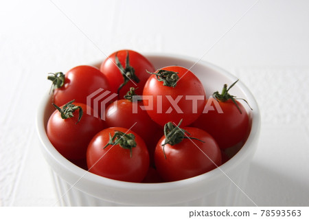 夏季蔬菜西紅柿鮮紅色 夏季蔬菜西紅柿鮮紅色 78593563