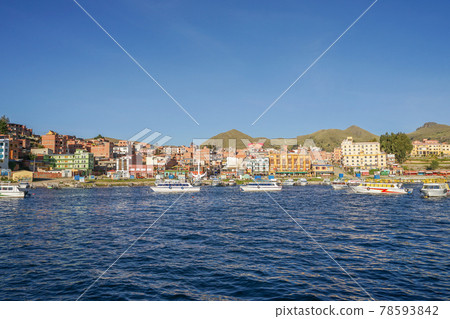 從船上看到的科帕卡巴納城市景觀 78593842