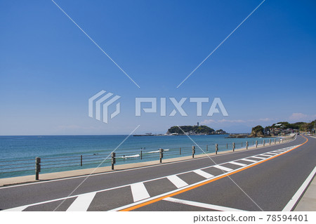 [Kamakura City] Enoshima seen from the vicinity of Kamakura High School Mae Station 78594401