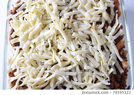 Meat gratin heat-resistant container cooking process with plenty of cheese 78595322