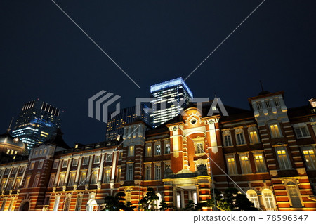 夜幕降臨的東京站 78596347