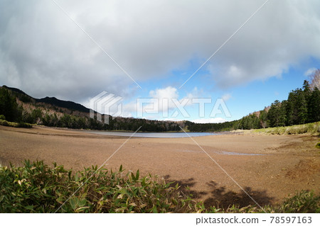 Kita Yatsugatake的雨池 78597163