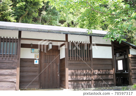 Public toilets Clean toilets Clean toilets Public toilets Clean toilets Clean toilets 78597317