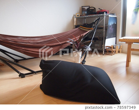 Life with a hammock 78597349